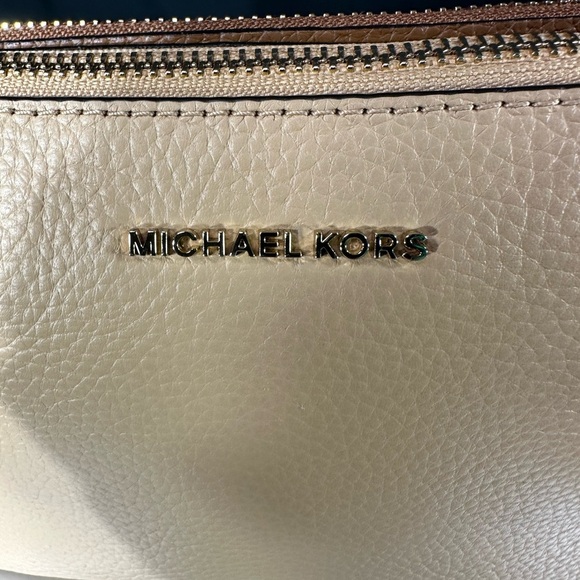 Michael Kors Cream Leather Women's Bag pre
Owned Exellent condition - Picture 3 of 9
